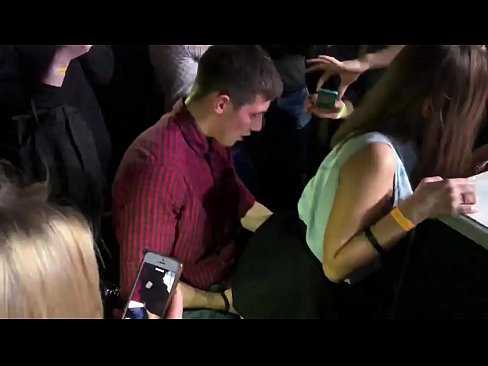 ❤️ Tunay na sex sa isang Russian nightclub. Ang 18-taong-gulang na batang babae na Ruso sa anus at puki ay nakipagkamay sa isang nightclub Sex video sa porn tl.pinkporno.ru ️❤