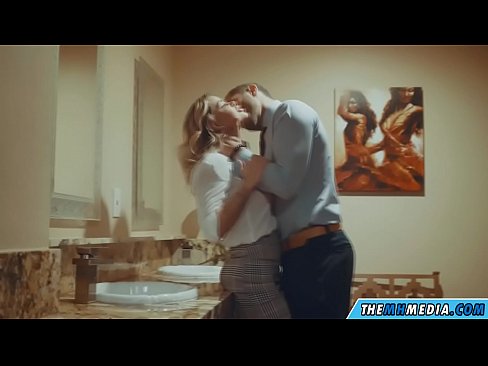 ❤️ Kapag ang isang busty blonde seduces sa isang pampublikong banyo Sex video sa porn tl.pinkporno.ru ️❤